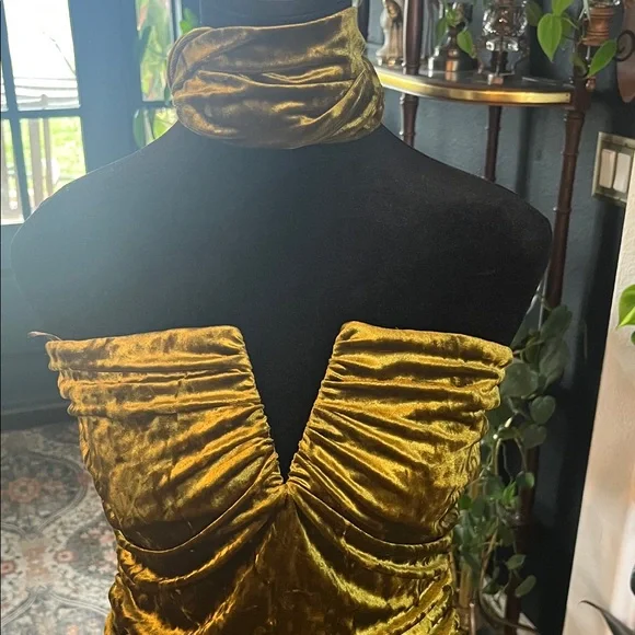 Zara green velvet midi dress with a V-neckline - Picture 4 of 9